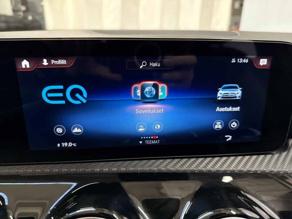 MERCEDES-BENZ A 2022