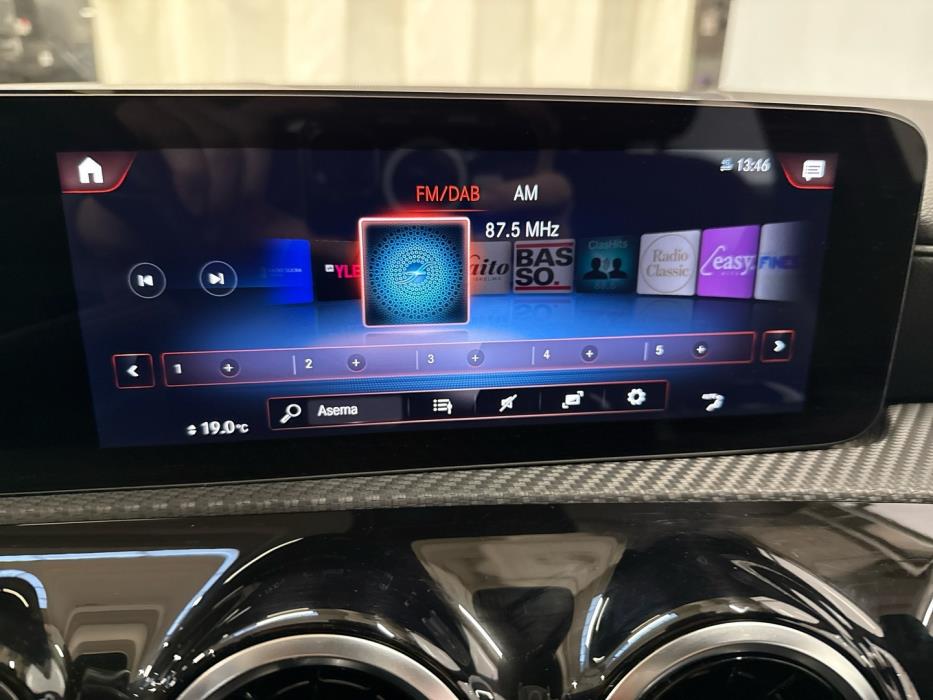 MERCEDES-BENZ A 2022