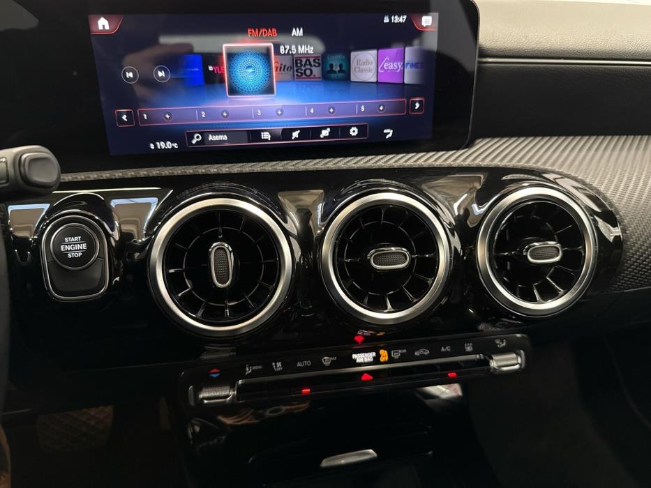 MERCEDES-BENZ A 2022