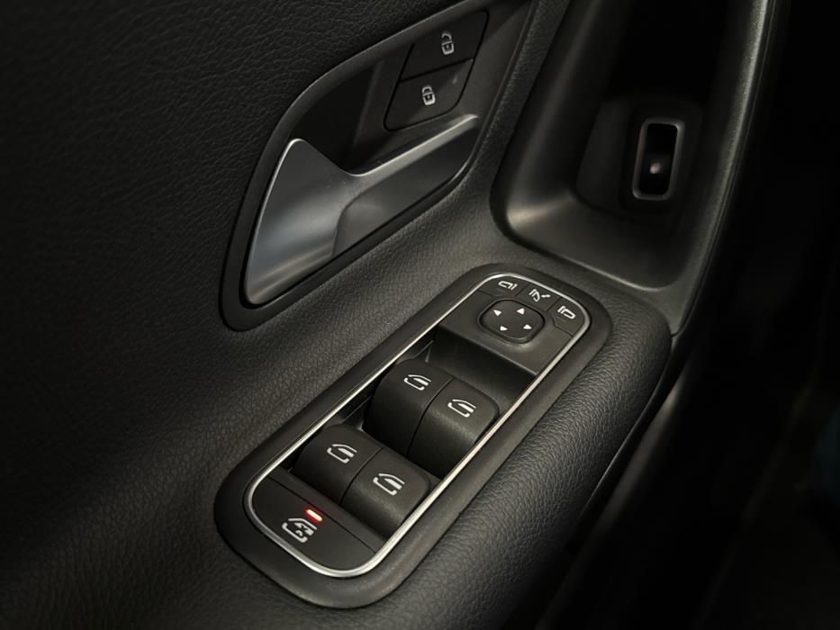 MERCEDES-BENZ A 2022