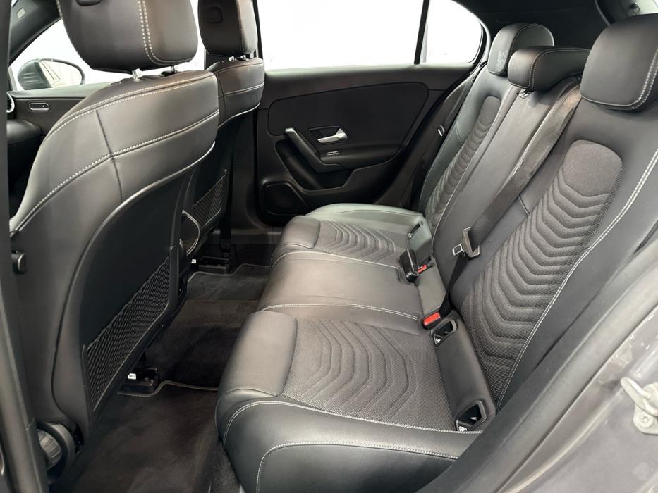 MERCEDES-BENZ A 2022