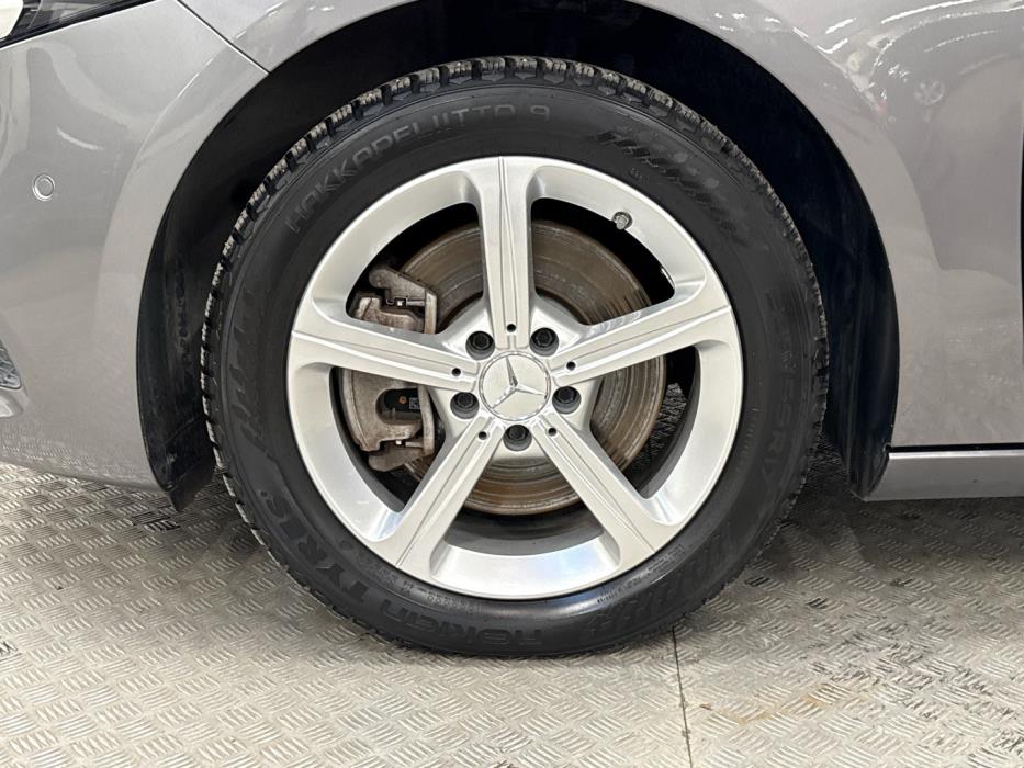 MERCEDES-BENZ A 2022