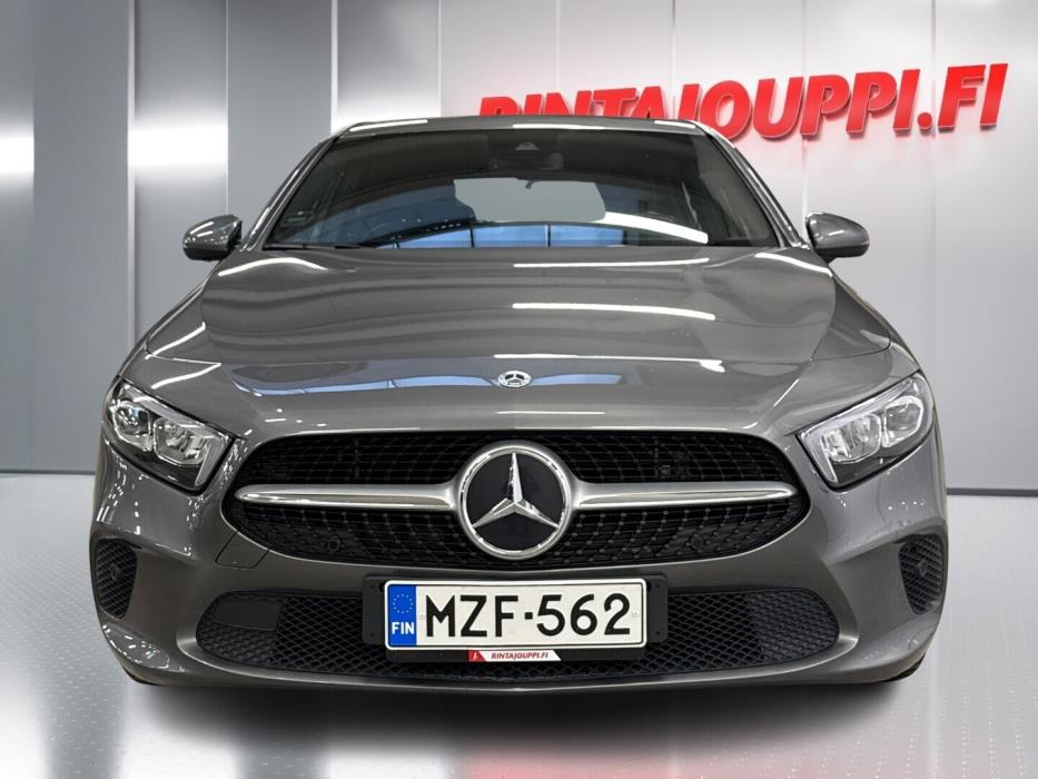 MERCEDES-BENZ A 2022