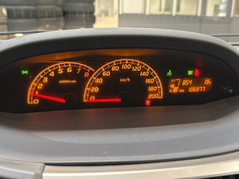 TOYOTA Yaris 2011
