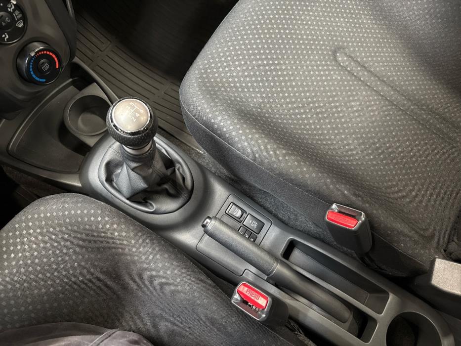 TOYOTA Yaris 2011