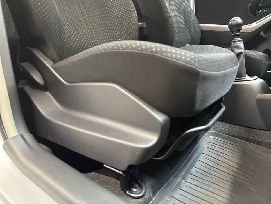 TOYOTA Yaris 2011