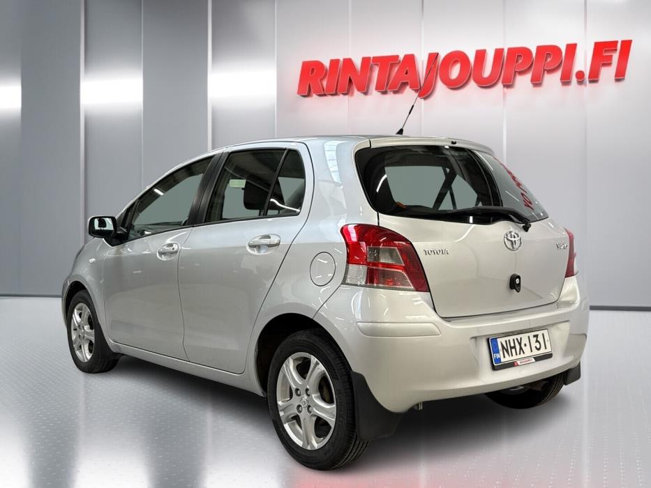 TOYOTA Yaris 2011