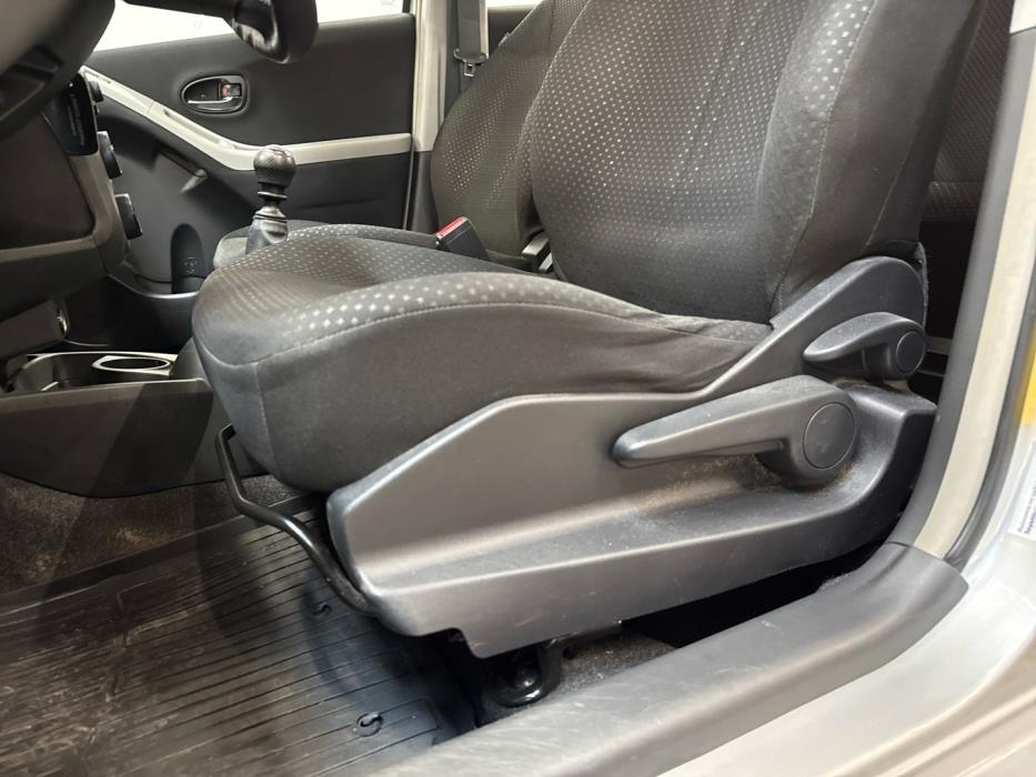 TOYOTA Yaris 2011