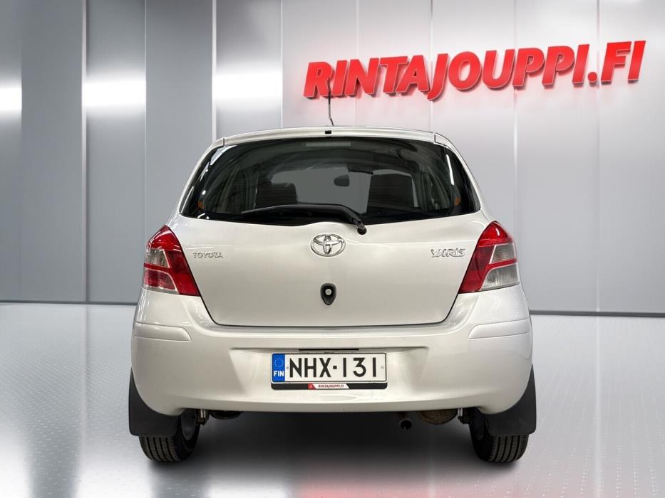 TOYOTA Yaris 2011