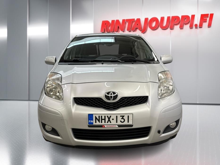 TOYOTA Yaris 2011