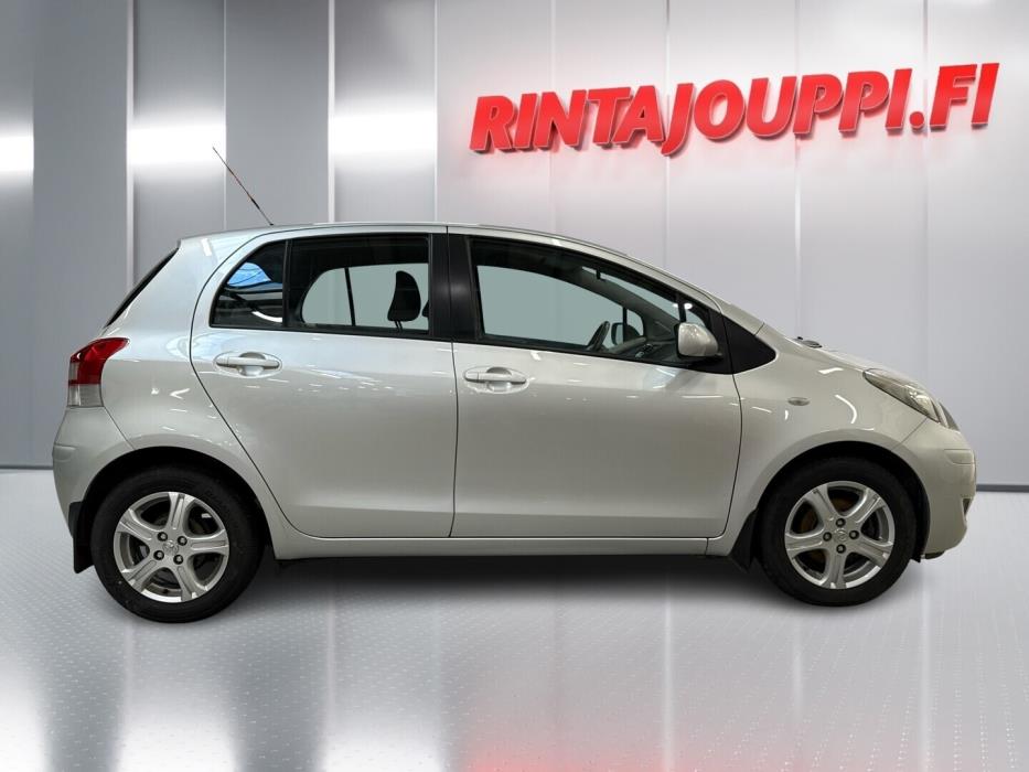TOYOTA Yaris 2011