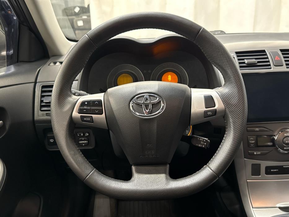 TOYOTA Corolla 2011