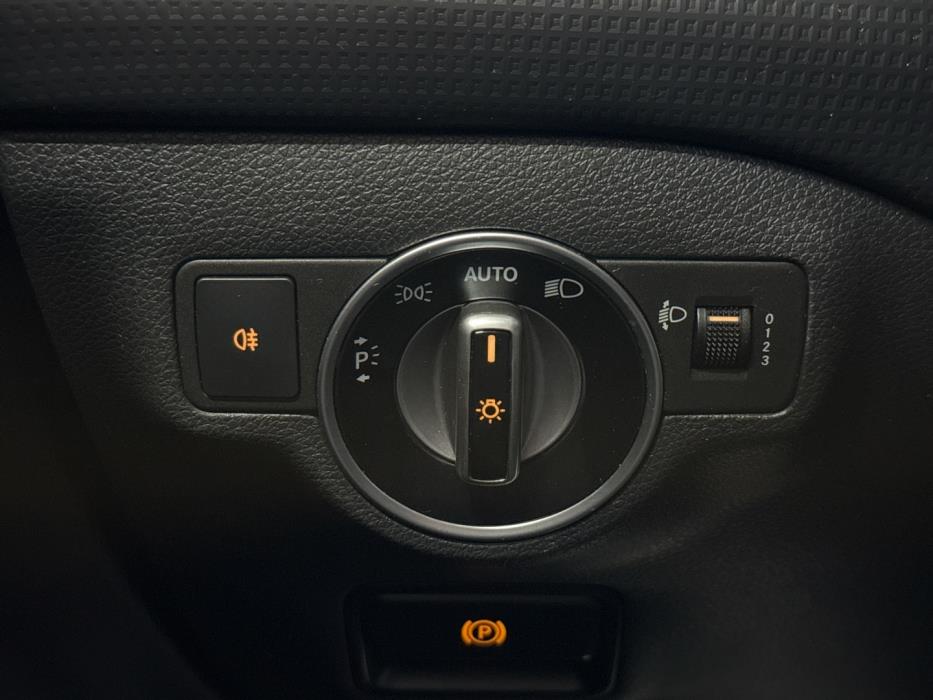 MERCEDES-BENZ A 2013