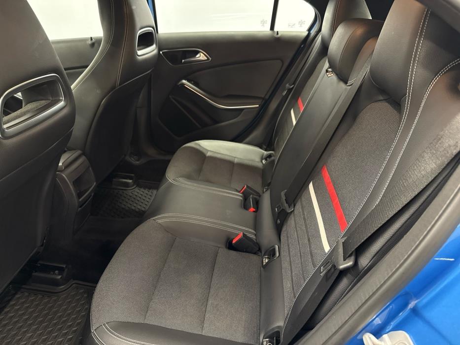 MERCEDES-BENZ A 2013