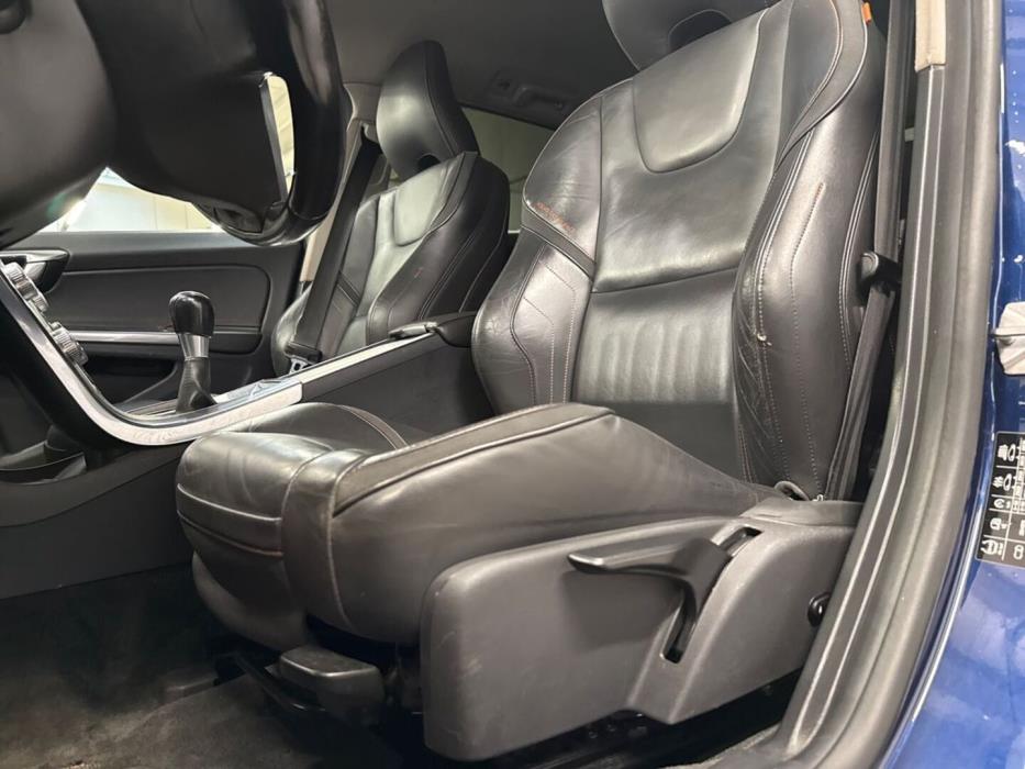 VOLVO V60 2014