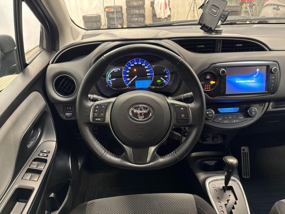 TOYOTA Yaris 2016