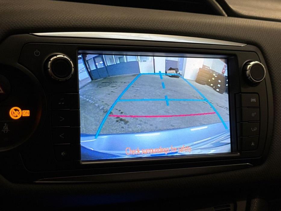 TOYOTA Yaris 2016