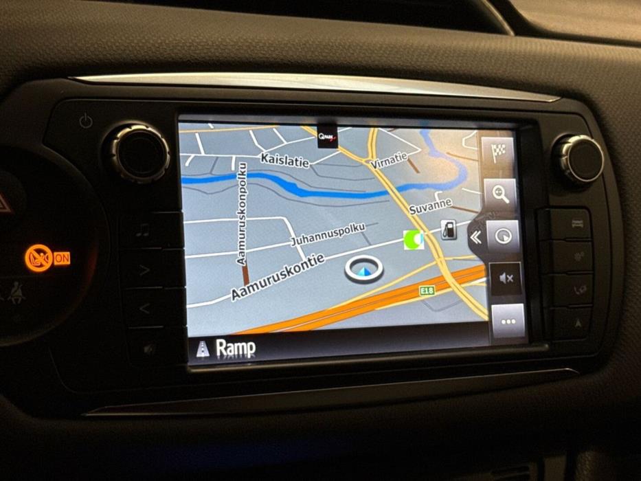 TOYOTA Yaris 2016