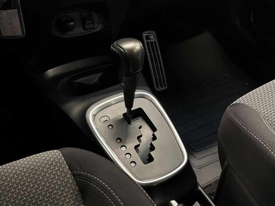 TOYOTA Yaris 2016