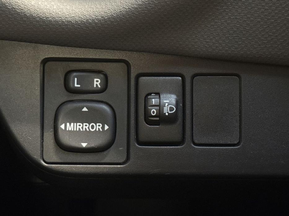 TOYOTA Yaris 2016