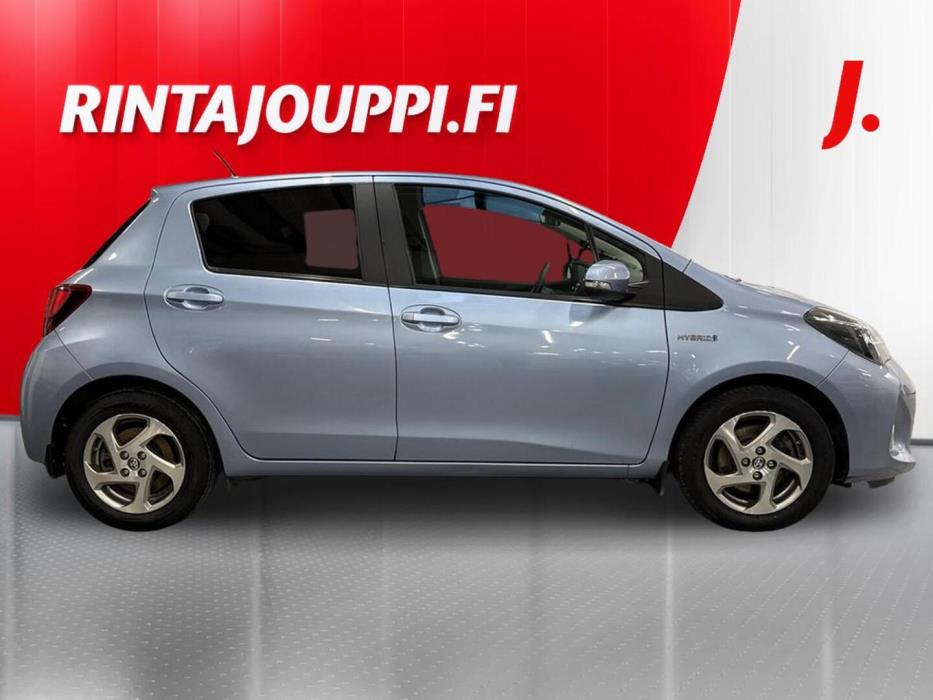 TOYOTA Yaris 2016