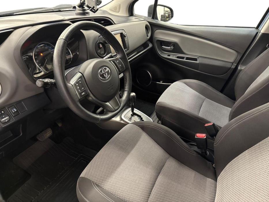 TOYOTA Yaris 2016