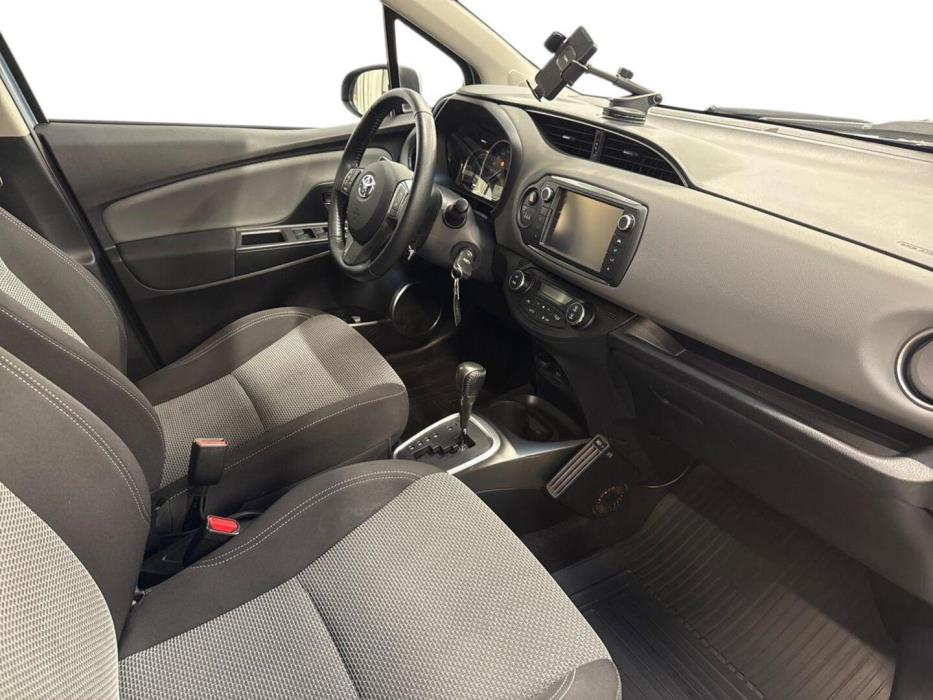 TOYOTA Yaris 2016