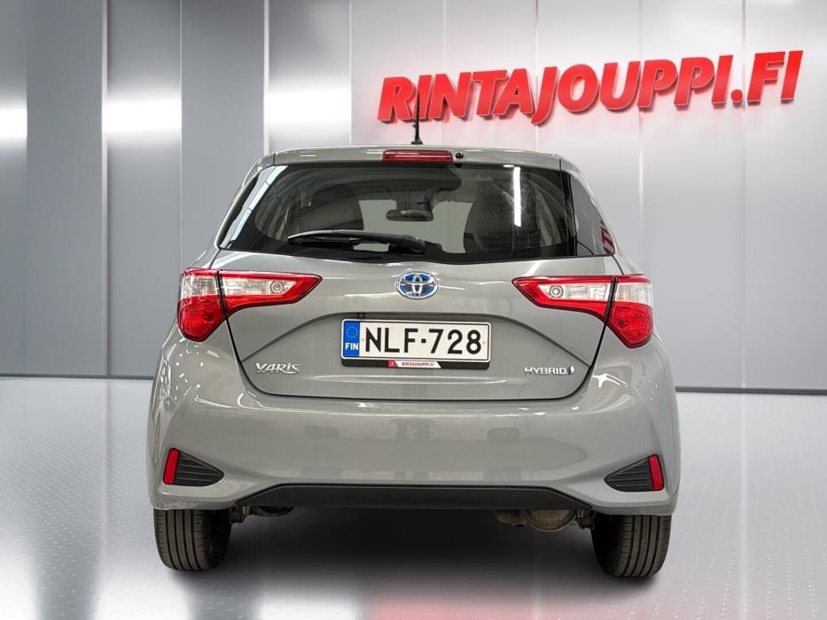 TOYOTA Yaris 2018