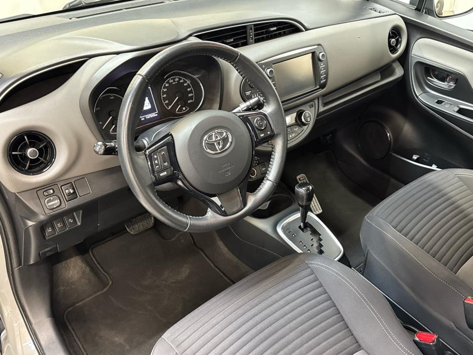TOYOTA Yaris 2018
