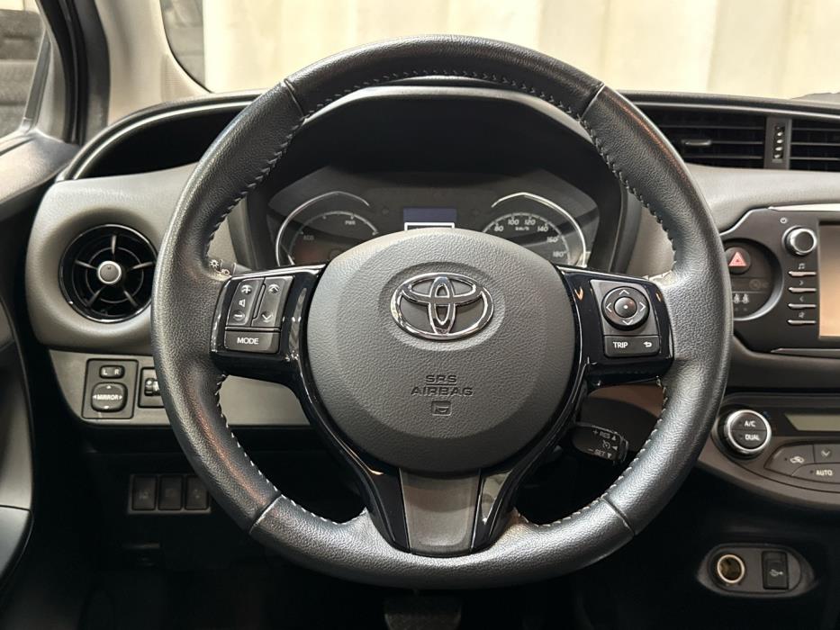 TOYOTA Yaris 2018