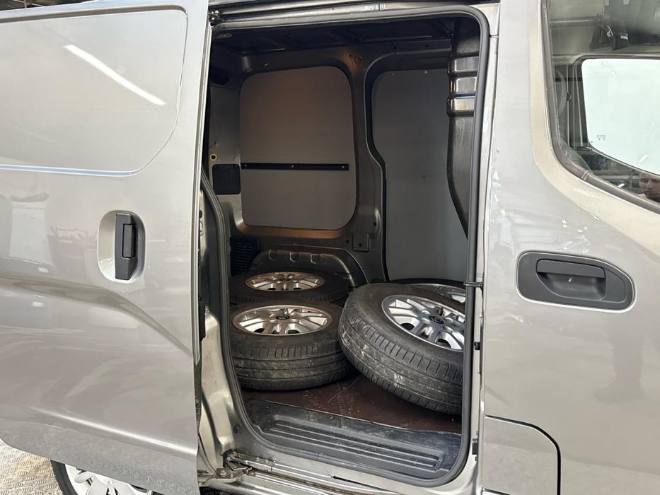 NISSAN NV200 2019