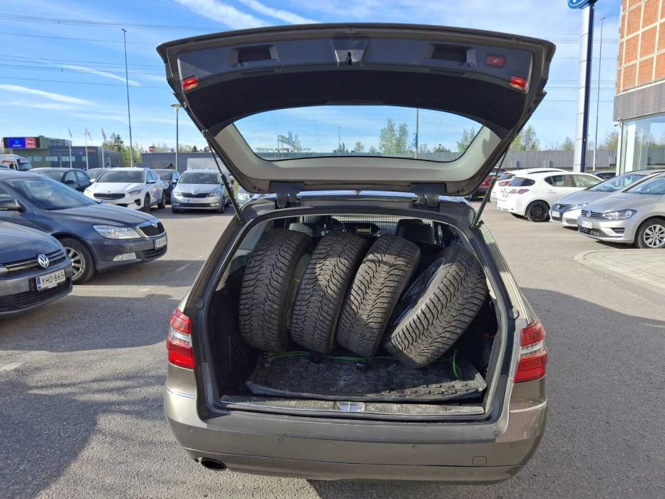 MERCEDES-BENZ E 2010