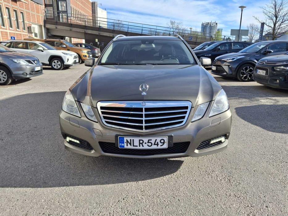 MERCEDES-BENZ E 2010