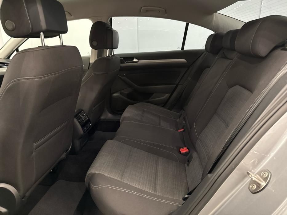 VOLKSWAGEN Passat 2019