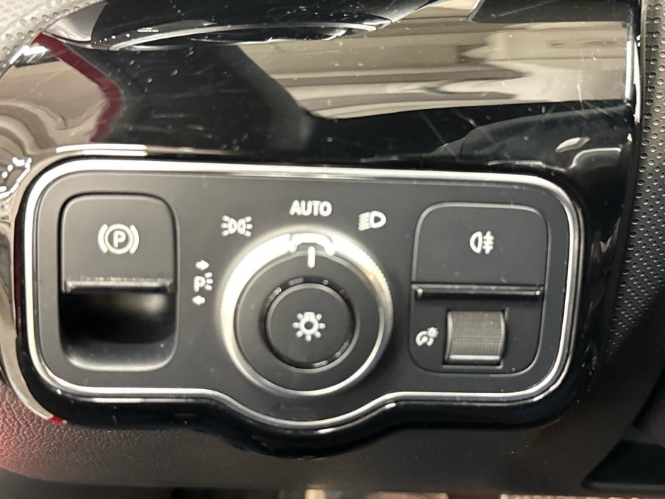 MERCEDES-BENZ A 2019