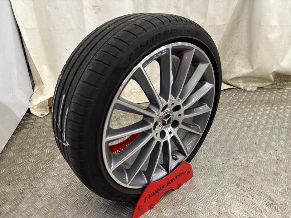 MERCEDES-BENZ A 2019