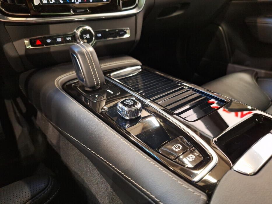 VOLVO V90 2022