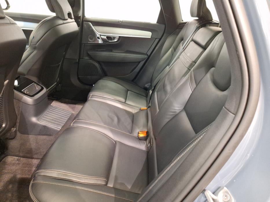 VOLVO V90 2022