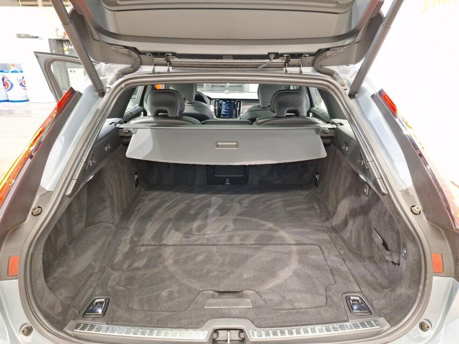 VOLVO V90 2022