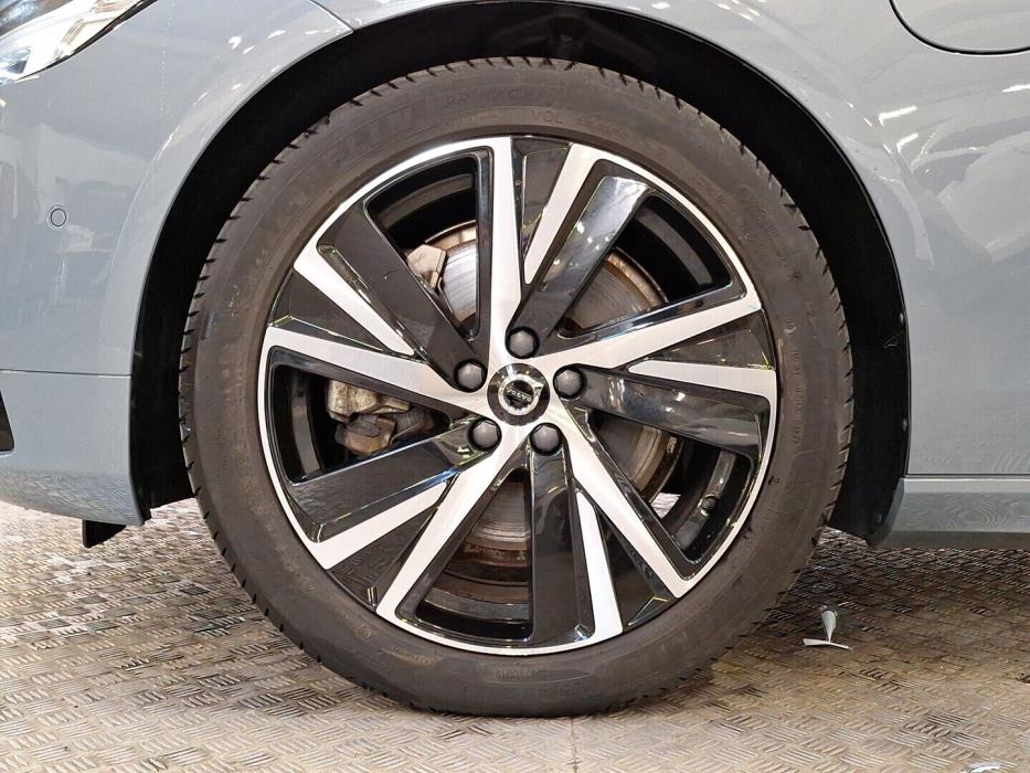 VOLVO V90 2022