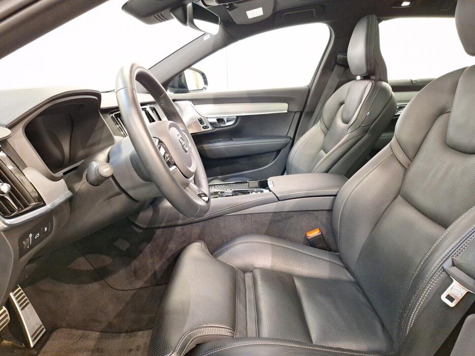 VOLVO V90 2022