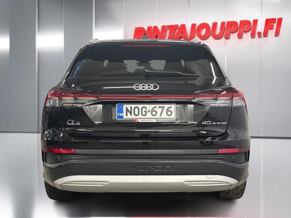 AUDI Q4 e-tron 2021