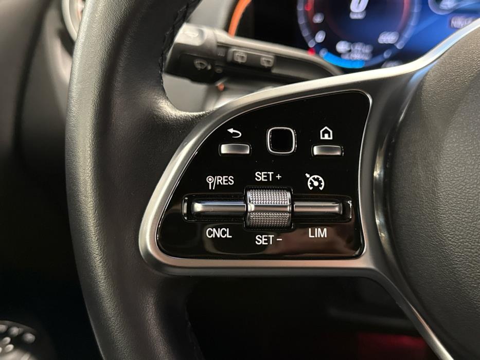 MERCEDES-BENZ EQB 2023