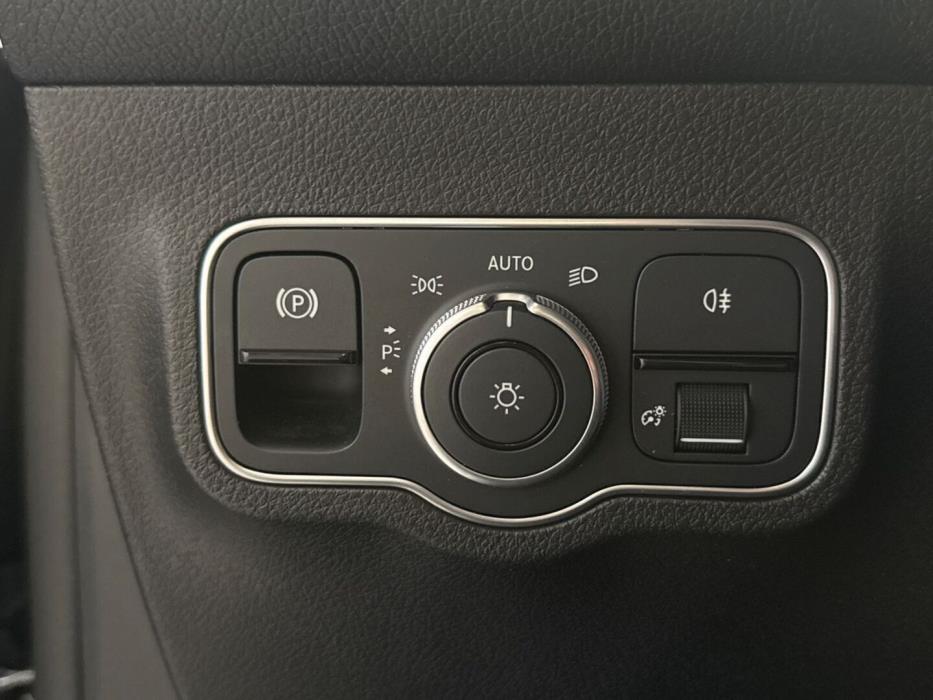 MERCEDES-BENZ EQB 2023