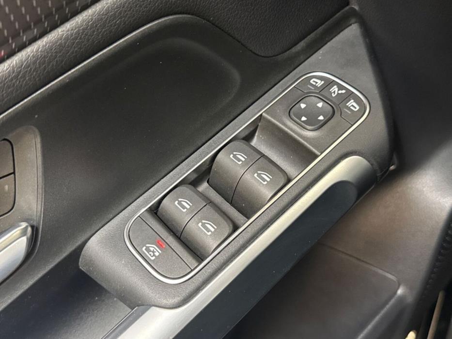 MERCEDES-BENZ EQB 2023