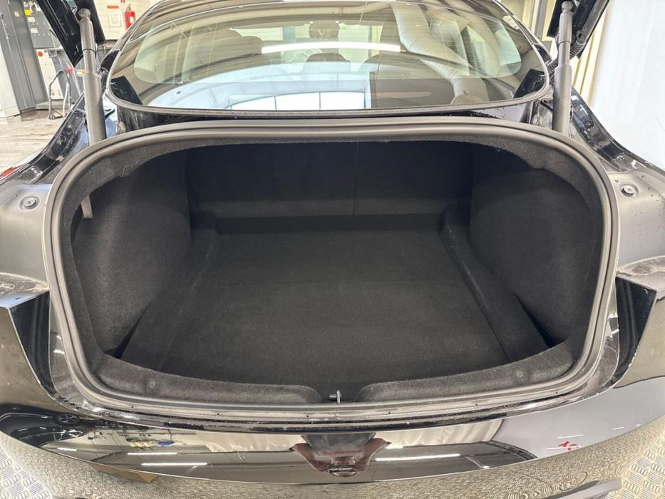 TESLA Model 3 2025
