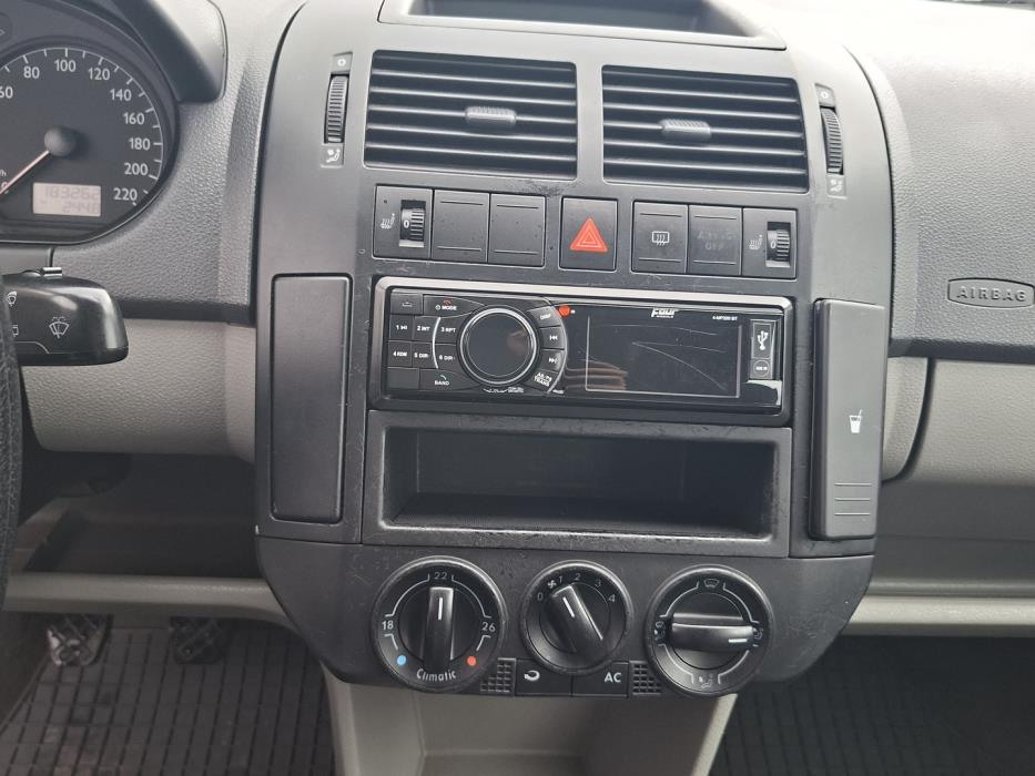 VOLKSWAGEN Polo 2003