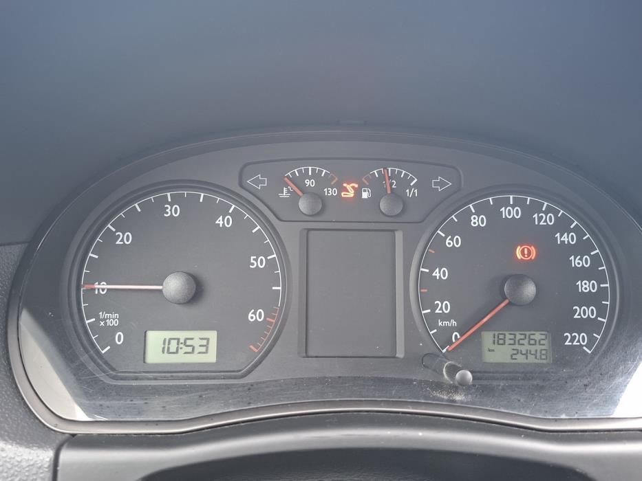 VOLKSWAGEN Polo 2003