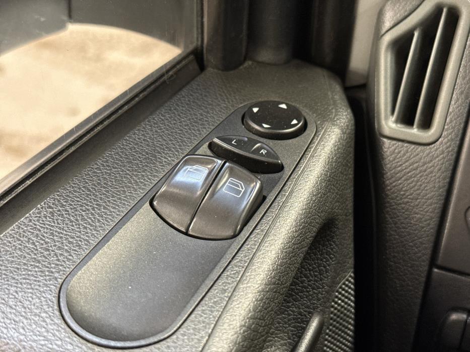 MERCEDES-BENZ Vito 2012