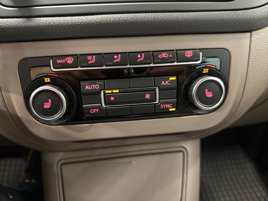 VOLKSWAGEN Golf Plus 2012